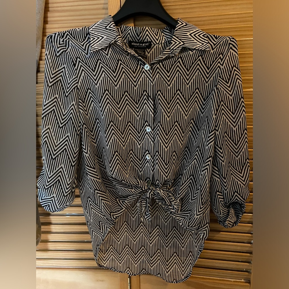 Black and White womens Blouse small